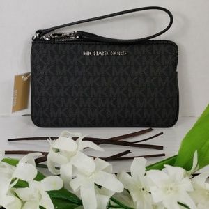 💥Sold💥 Michael Kors Jet Set Leather Wristlet